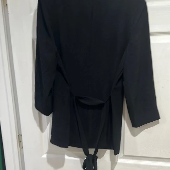 Black and Gold Tailored Blazer with Structured Fabric - Picture 3 of 4